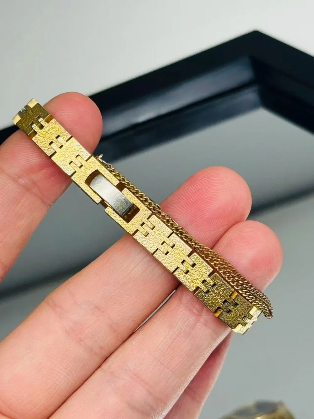 Vintage Seiko Quartz Ladies Gold Tone Black Dial Watch Runs New Battery